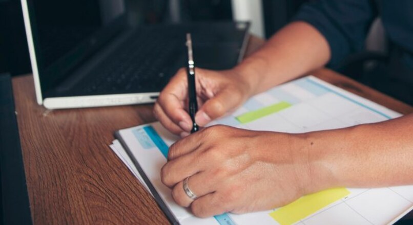 laboral


La Importancia del Registro de la Jornada Laboral: Por qué Fichar en Papel Ya no Cumple con la Ley