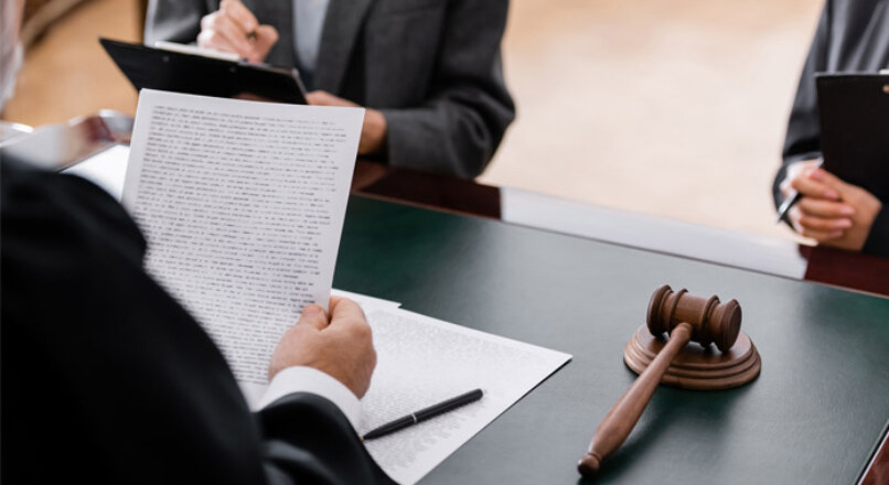 Cláusulas penales en contratos: Límites judiciales y su impacto